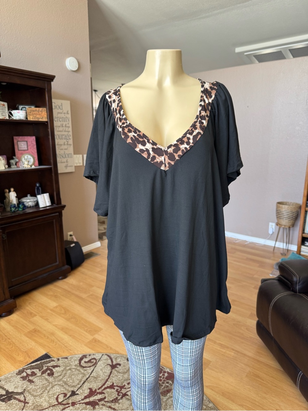 Boutique black short sleeve blouse w/leopard trim-size XXXL - Picture 5 of 9